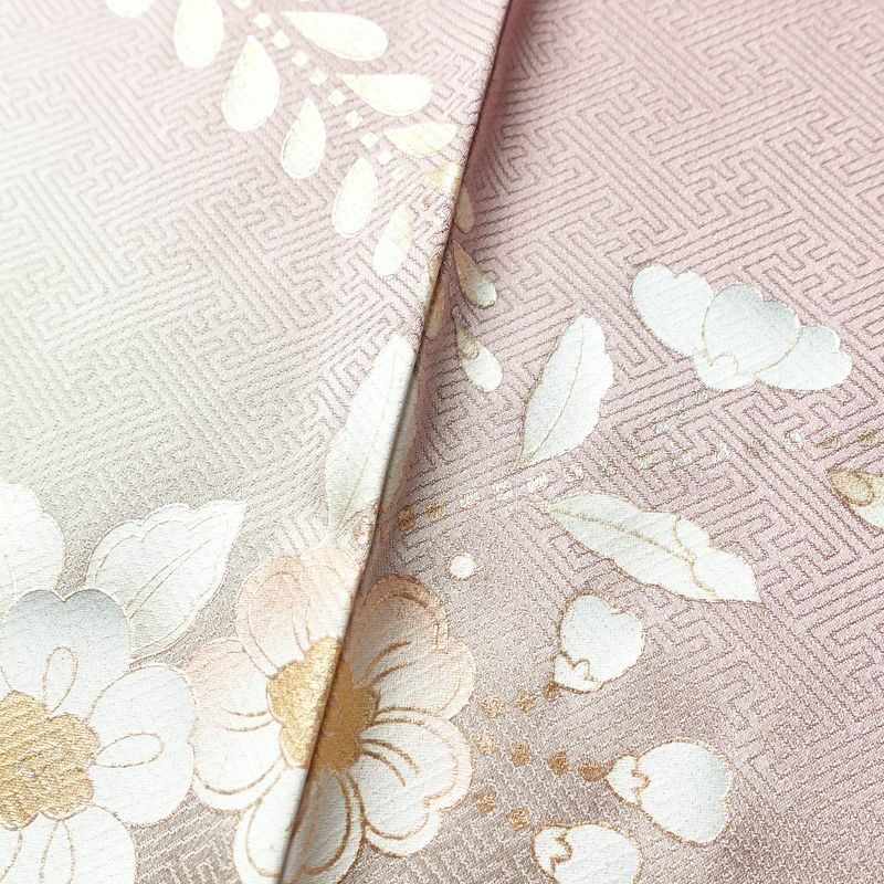 訪問着 良品 綸子 正絹 花柄 袷仕立て 身丈158.5cm 裄丈65cm 箔 フォーマル 着物 紫・藤色_画像10