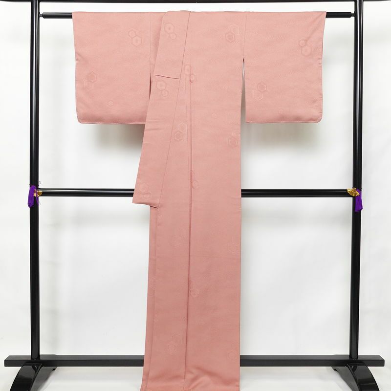 色無地 良品 しつけ糸付き 正絹 古典柄 袷仕立て 身丈167cm 裄丈66.5cm フォーマル 着物 ピンク_画像2