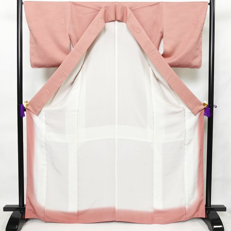 色無地 良品 しつけ糸付き 正絹 古典柄 袷仕立て 身丈167cm 裄丈66.5cm フォーマル 着物 ピンク_画像3