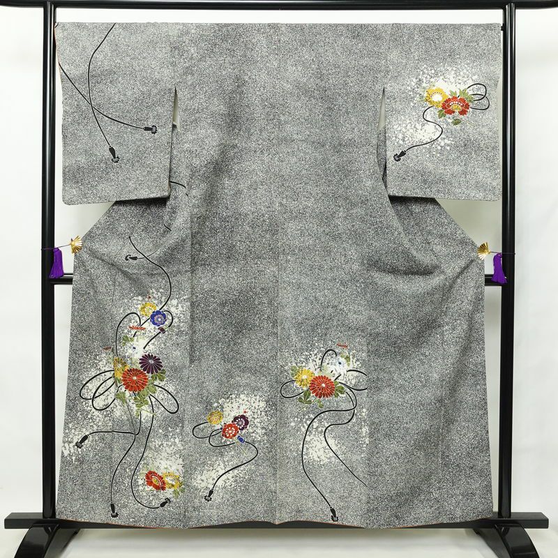 付け下げ 金駒刺繍 正絹 花柄 袷仕立て 身丈158cm 裄丈68.5cm フォーマル 菊 グレー_画像1