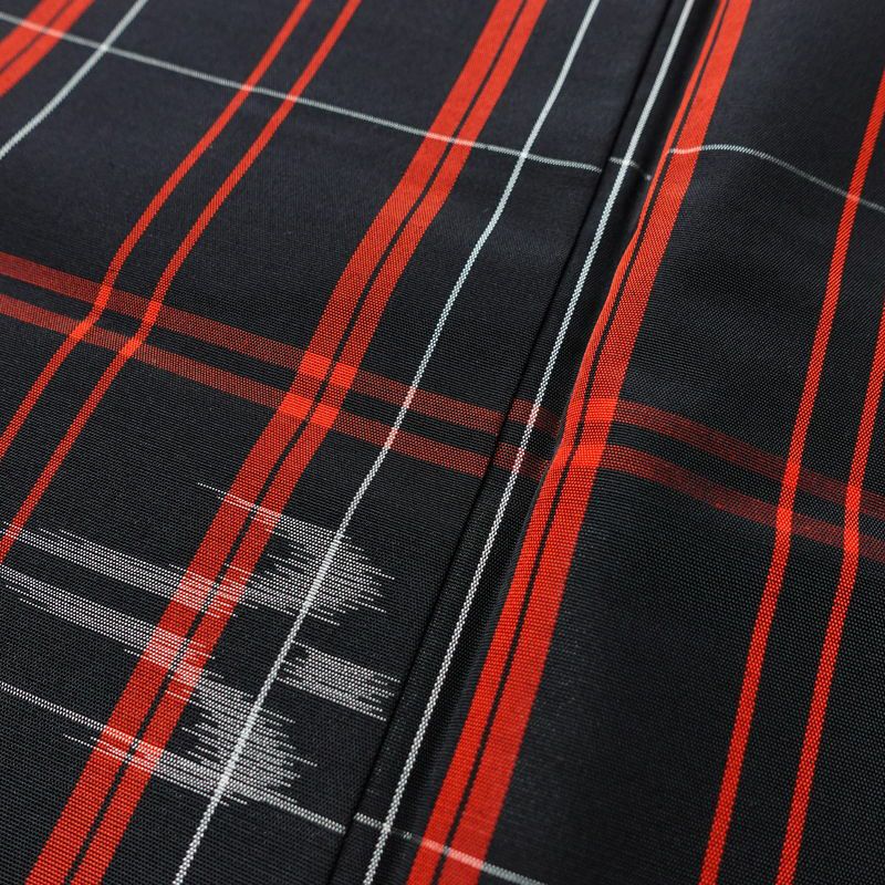 大島紬 良品 しつけ糸付き 正絹 チェック・格子柄 袷仕立て 身丈156cm 裄丈62.5cm 黒_画像8