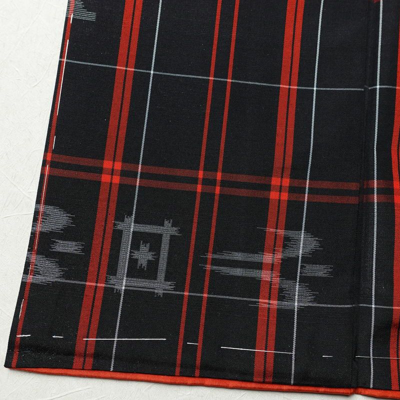 大島紬 良品 しつけ糸付き 正絹 チェック・格子柄 袷仕立て 身丈156cm 裄丈62.5cm 黒_画像10