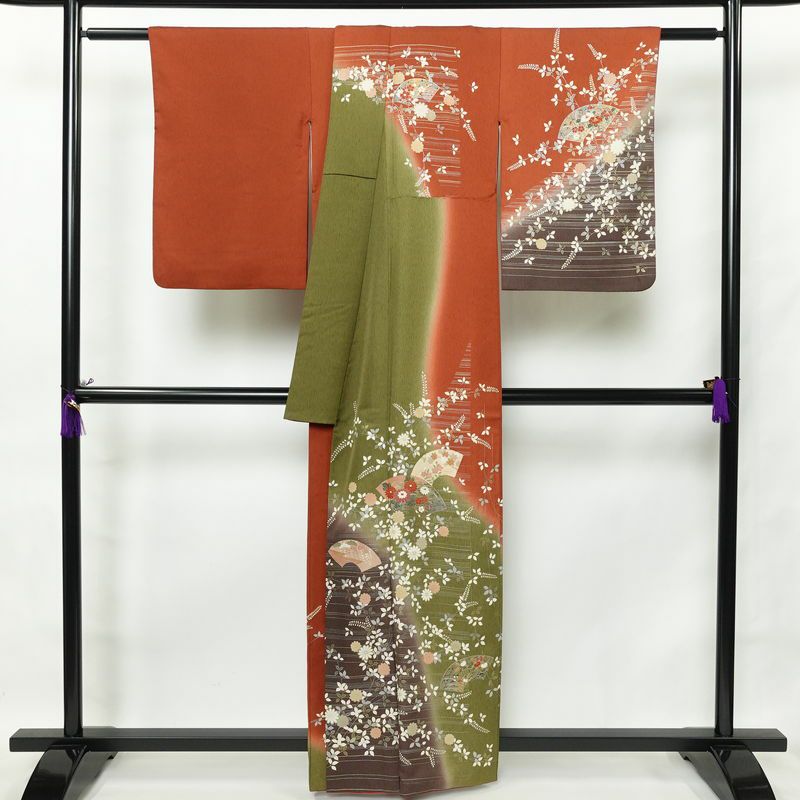 訪問着 良品 正絹 古典柄 袷仕立て 身丈160cm 裄丈66cm 箔 金彩 菊 扇面 フォーマル 赤・朱_画像2