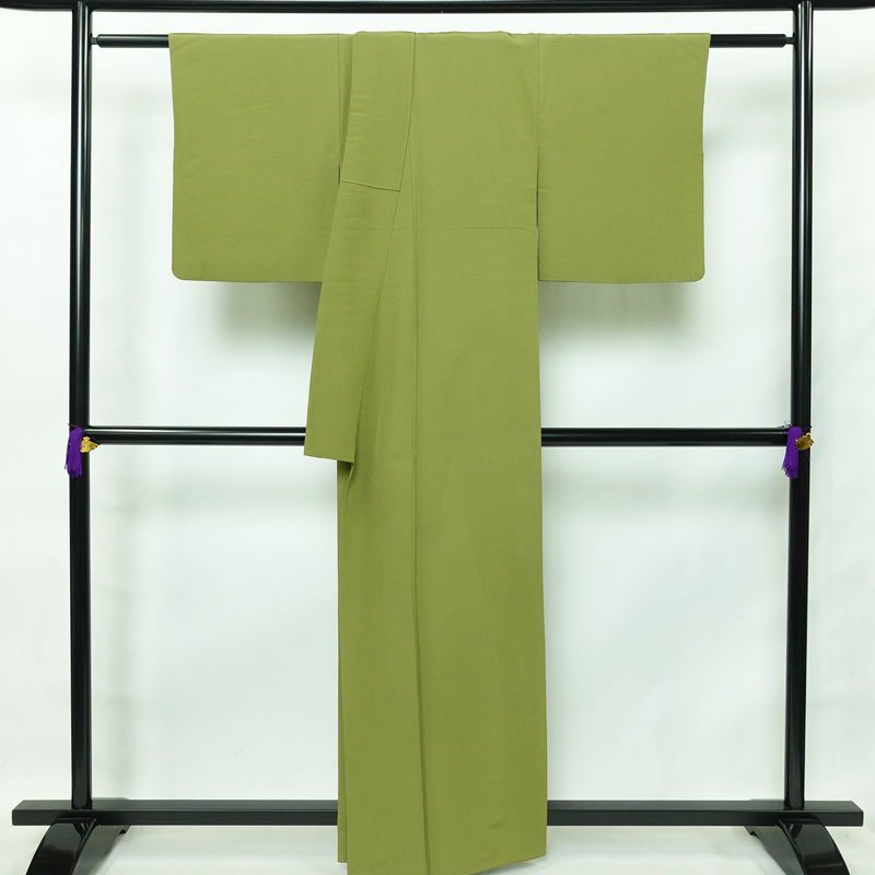 色無地 縮緬 一つ紋付き 正絹 無地 袷仕立て 身丈159cm 裄丈65.5cm 緑・うぐいす色_画像2