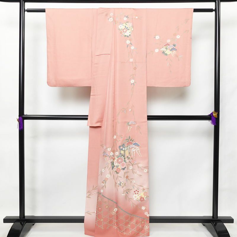 訪問着 正絹 古典柄 身丈163cm 裄丈65.5cm 箔 金彩 御所車 梅 松 菊 ピンク_画像2