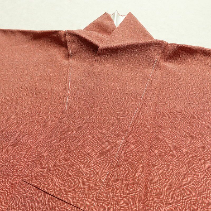 小紋 良品 鮫小紋 落款入り 縮緬 しつけ糸付き 正絹 古典柄 袷仕立て 身丈154.5cm 裄丈64cm 茶_画像14