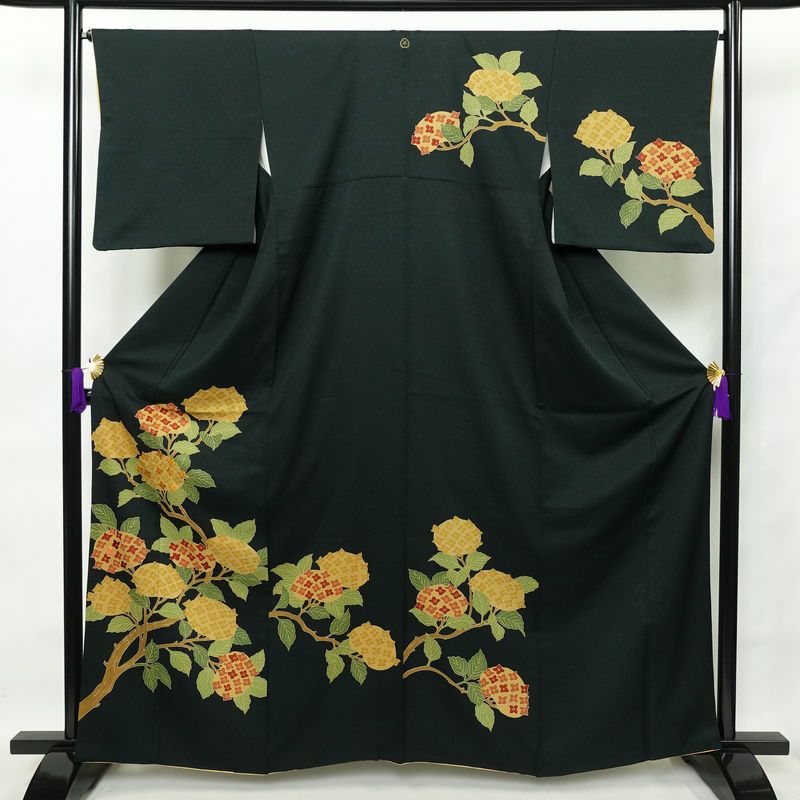 付け下げ 金駒刺繍 一つ紋付き 正絹 花柄 袷仕立て 身丈163cm 裄丈67cm 紫陽花 刺繍 緑・うぐいす色_画像1