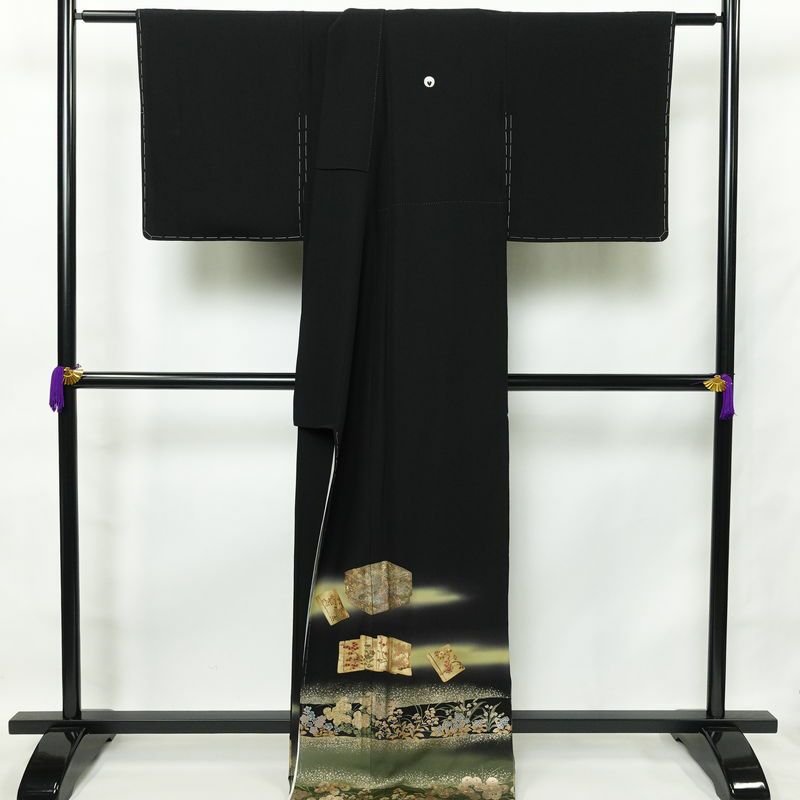 黒留袖 美品 五つ紋付き 桃山蒔絵 落款入り しつけ糸付き 縮緬 正絹 古典柄 袷仕立て 身丈170.5cm 裄丈70.5cm 箔 金彩 黒_画像2