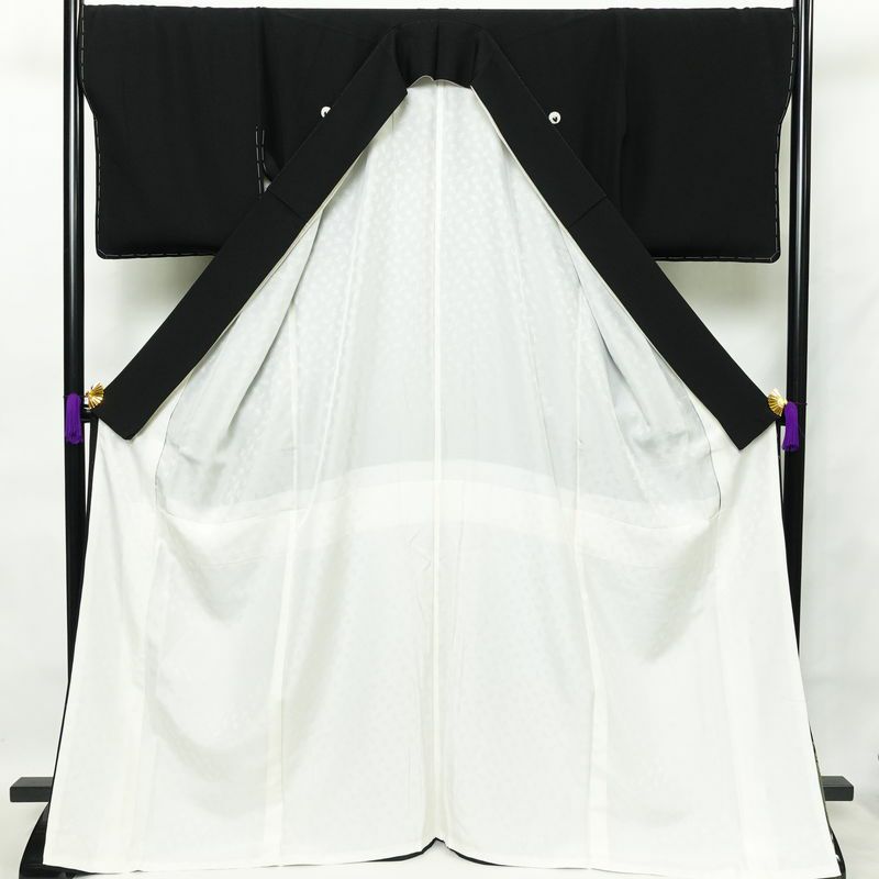 黒留袖 美品 五つ紋付き 桃山蒔絵 落款入り しつけ糸付き 縮緬 正絹 古典柄 袷仕立て 身丈170.5cm 裄丈70.5cm 箔 金彩 黒_画像3