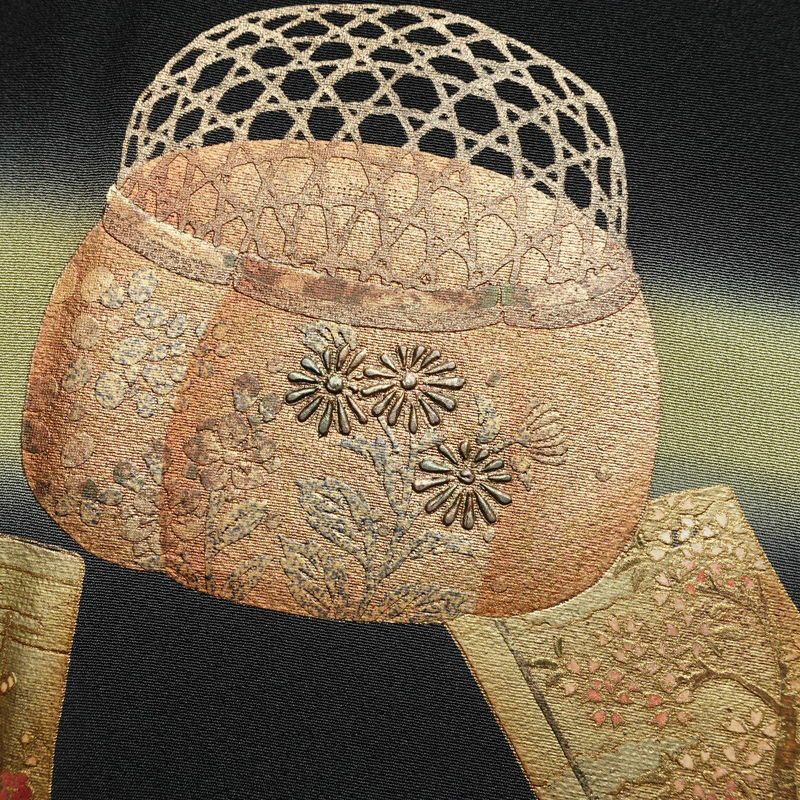 黒留袖 美品 五つ紋付き 桃山蒔絵 落款入り しつけ糸付き 縮緬 正絹 古典柄 袷仕立て 身丈170.5cm 裄丈70.5cm 箔 金彩 黒_画像9