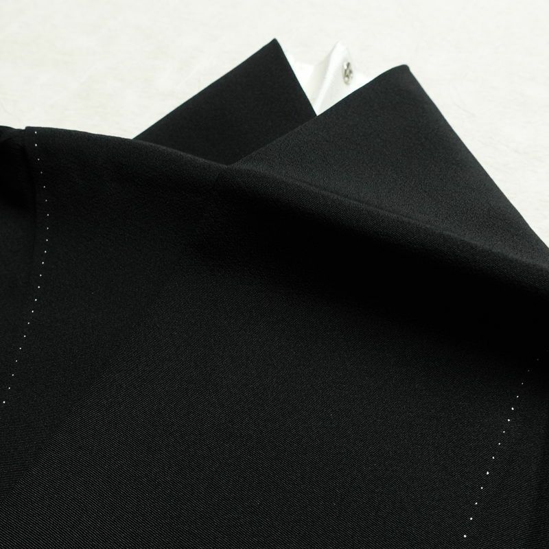 黒留袖 美品 五つ紋付き 桃山蒔絵 落款入り しつけ糸付き 縮緬 正絹 古典柄 袷仕立て 身丈170.5cm 裄丈70.5cm 箔 金彩 黒_画像17