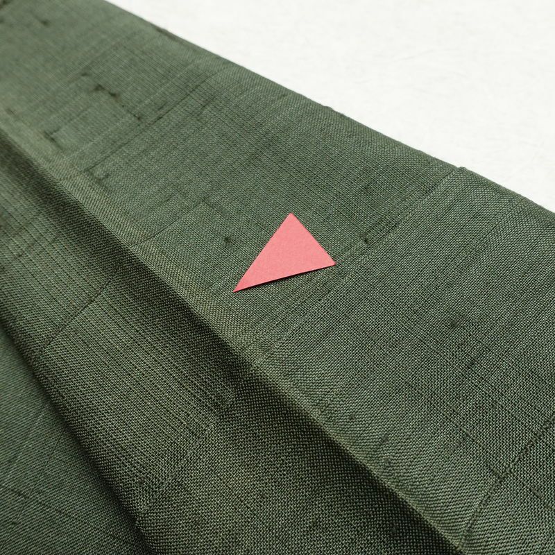 付け下げ 紬地 落款入り しつけ糸付き 正絹 その他の柄 袷仕立て 身丈166cm 裄丈70cm 箔 緑・うぐいす色_画像14