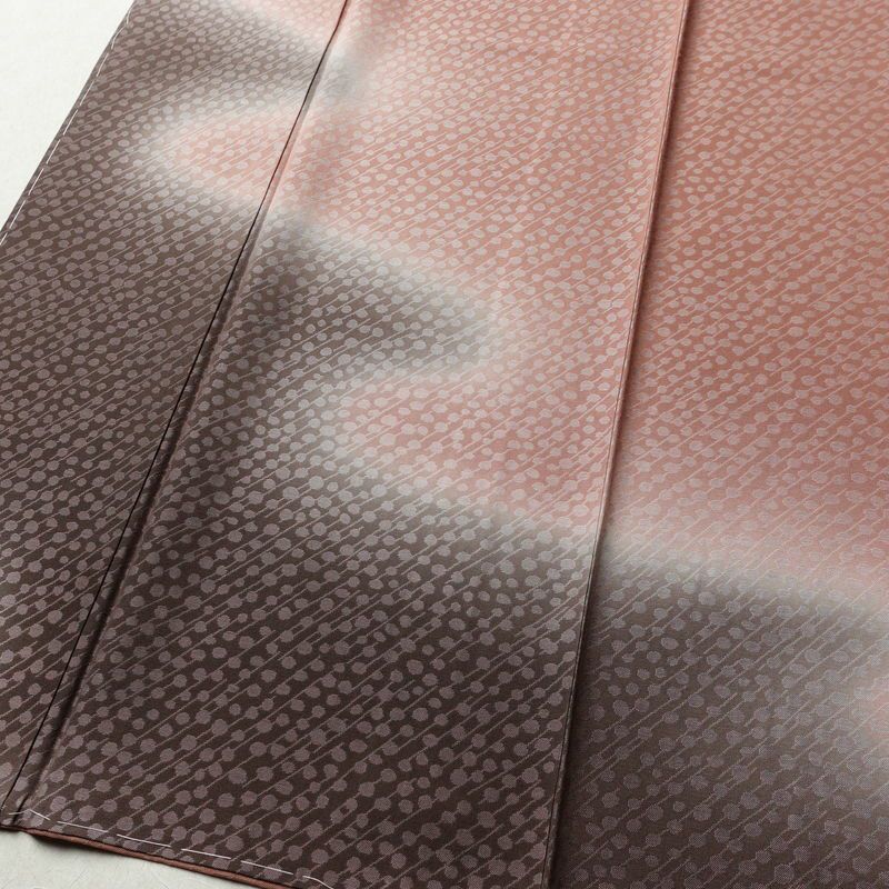 付け下げ 良品 しつけ糸付き 一つ紋付き 正絹 その他の柄 袷仕立て 身丈161.5cm 裄丈68cm フォーマル 着物 くすみピンク ぼかし ピンク_画像4