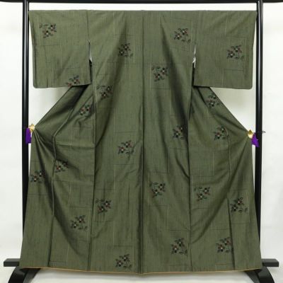 紬 良品 飛び柄 正絹 木の葉・植物柄 袷仕立て 身丈162cm 裄丈68.5cm 着物 緑・うぐいす色