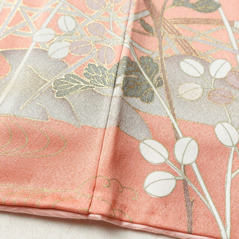 訪問着 正絹 木の葉・植物柄 袷仕立て 身丈161cm 裄丈66.5cm 箔 一部しつけ糸付き 金彩 ピンク_画像10