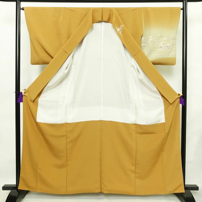 訪問着 良品 縮緬 一つ紋付き 正絹 古典柄 袷仕立て 身丈162cm 裄丈65.5cm 箔 共八掛 フォーマル 着物 黄・黄土色_画像3