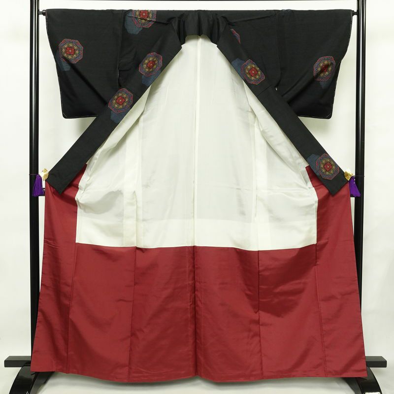 紬 飛び柄 正絹 幾何学柄・抽象柄 袷仕立て 身丈164cm 裄丈66cm 黒_画像3