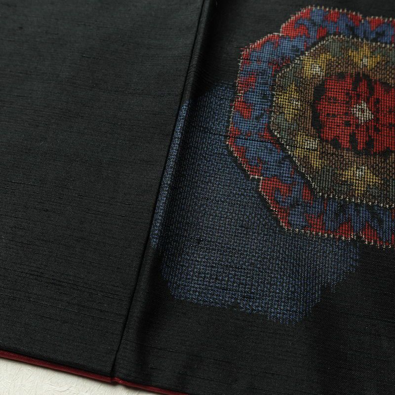 紬 飛び柄 正絹 幾何学柄・抽象柄 袷仕立て 身丈164cm 裄丈66cm 黒_画像9