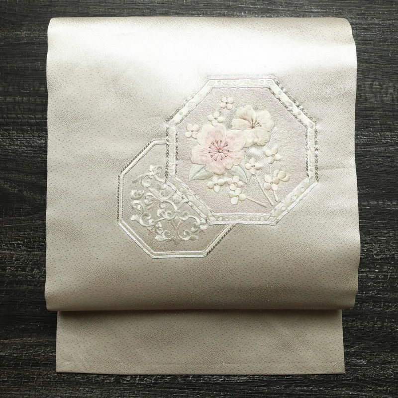 名古屋帯 銀駒刺繍 太鼓柄 良品 正絹 花柄 名古屋仕立て 刺繍 帯 桜 金・銀_画像1