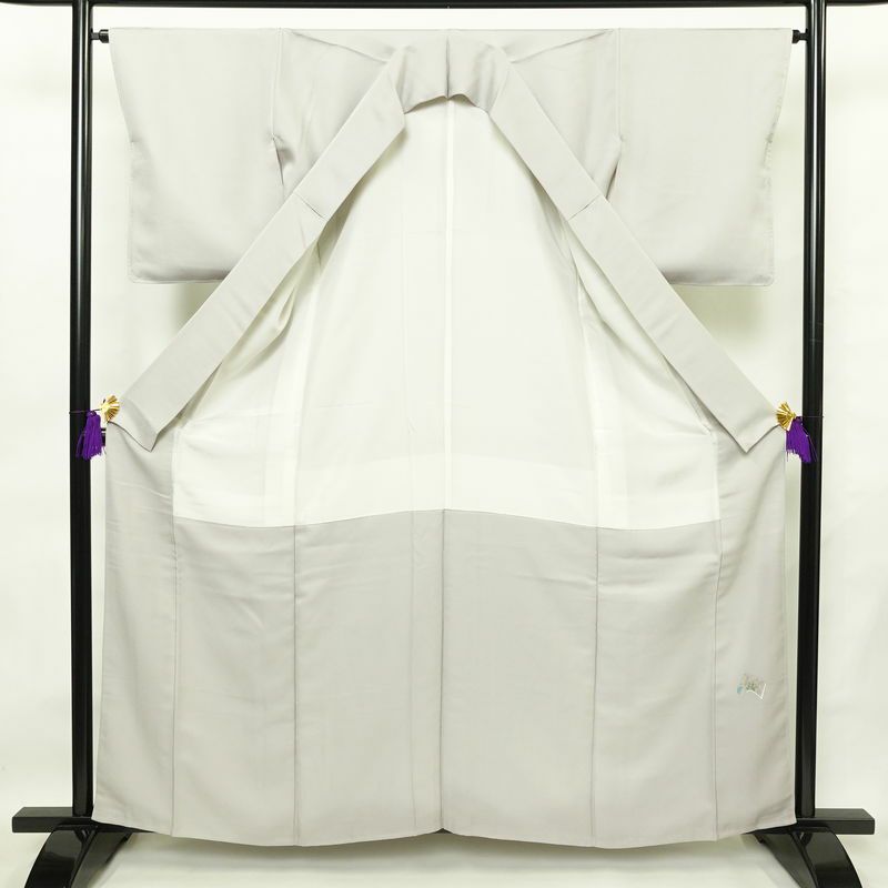 色留袖 落款入り しつけ糸付き 正絹 人物・動物柄 袷仕立て 身丈160.5cm 裄丈65cm 箔 共八掛 フォーマル 着物 シンプル グレー_画像3