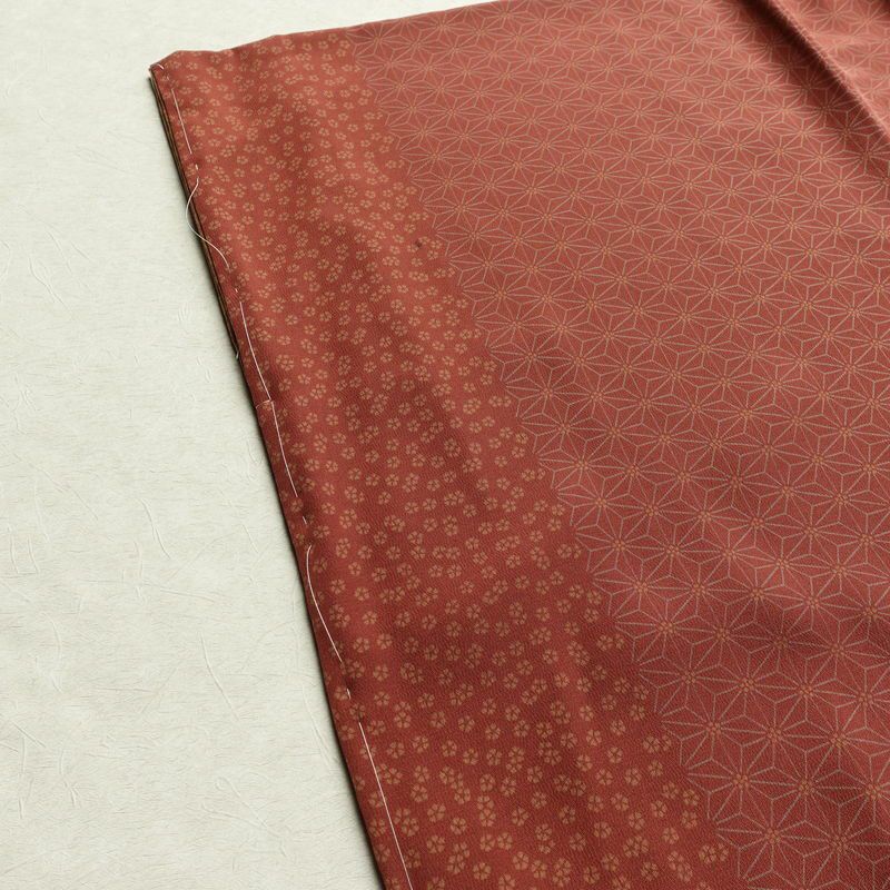 小紋 しつけ糸付き 縮緬 総柄 正絹 麻の葉柄 袷仕立て 色違い共八掛 身丈160.5cm 裄丈67cm 着物 小豆・エンジ_画像18