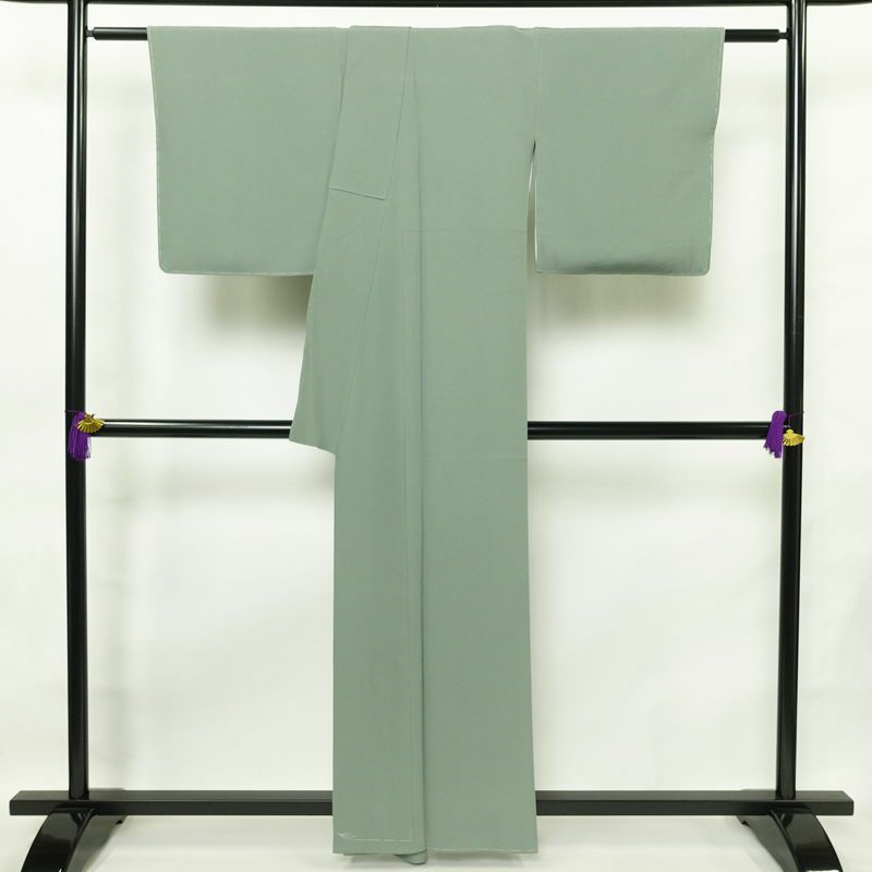 色無地 しつけ糸付き 縮緬 正絹 無地 袷仕立て 身丈159cm 裄丈70.5cm 共八掛 フォーマル 着物 緑・うぐいす色_画像2