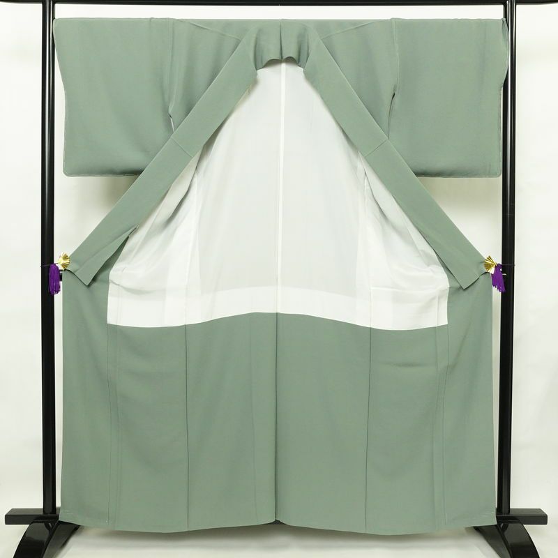 色無地 しつけ糸付き 縮緬 正絹 無地 袷仕立て 身丈159cm 裄丈70.5cm 共八掛 フォーマル 着物 緑・うぐいす色_画像3