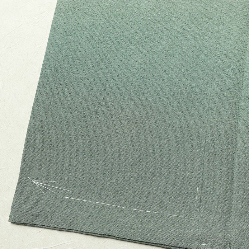 色無地 しつけ糸付き 縮緬 正絹 無地 袷仕立て 身丈159cm 裄丈70.5cm 共八掛 フォーマル 着物 緑・うぐいす色_画像9