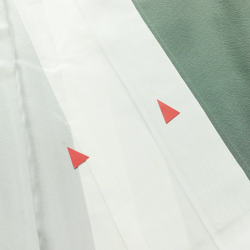 色無地 しつけ糸付き 縮緬 正絹 無地 袷仕立て 身丈159cm 裄丈70.5cm 共八掛 フォーマル 着物 緑・うぐいす色_画像17