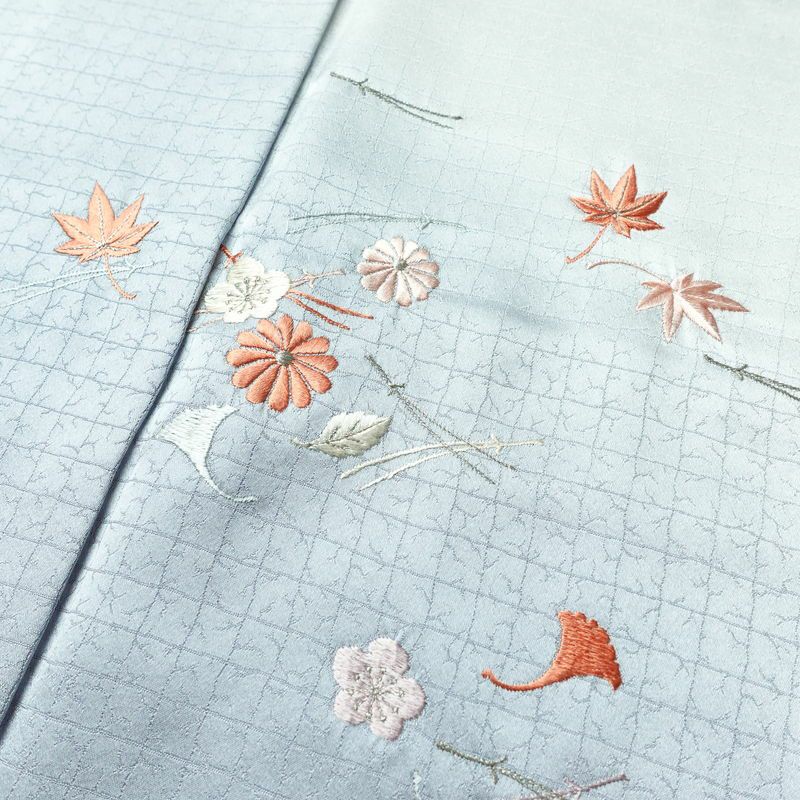 訪問着 綸子 正絹 木の葉・植物柄 袷仕立て 身丈163cm 裄丈67cm 刺繍 フォーマル ぼかし 菊 桜 紅葉 着物 共八掛 青・紺_画像6