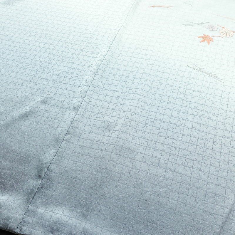 訪問着 綸子 正絹 木の葉・植物柄 袷仕立て 身丈163cm 裄丈67cm 刺繍 フォーマル ぼかし 菊 桜 紅葉 着物 共八掛 青・紺_画像12