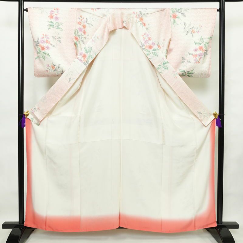 小紋 綸子 正絹 花柄 袷仕立て 身丈161cm 裄丈66.5cm 箔 着物 ピンク_画像3