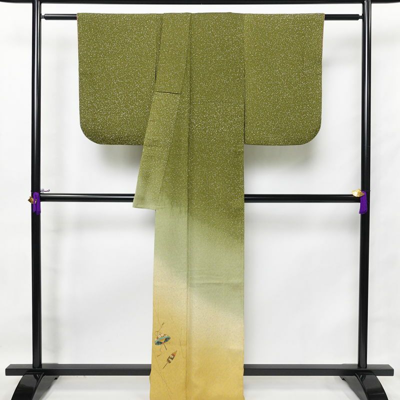 付け下げ 落款入り ふくれ織 縮緬 正絹 古典柄 袷仕立て 身丈163.5cm 裄丈66cm 箔 金彩 着物 緑・うぐいす色_画像2