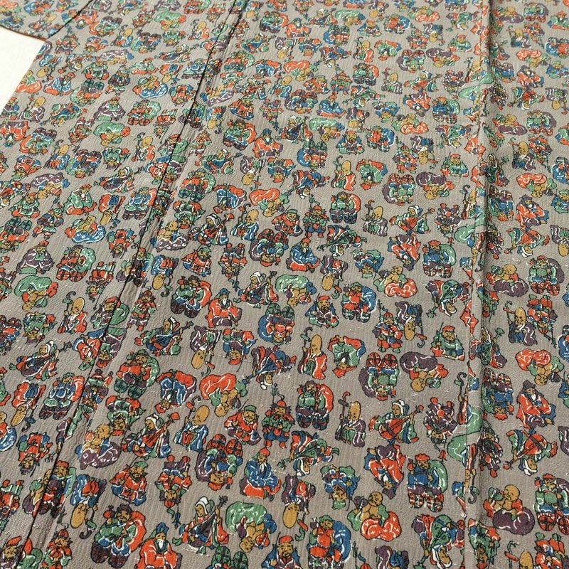 小紋 七福神 縮緬 総柄 正絹 人物・動物柄 袷仕立て 身丈158.5cm 裄丈63.5cm 一部しつけ糸付き 着物 グレー_画像5