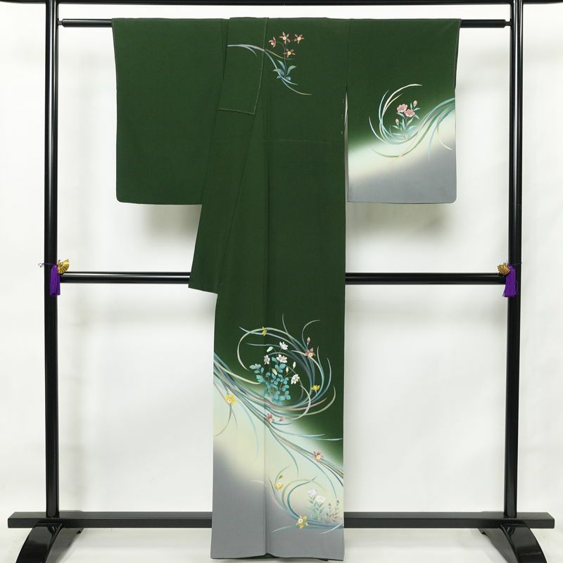 訪問着 良品 落款入り 手描き縮緬 一つ紋付き 正絹 花柄 袷仕立て 身丈160.5cm 裄丈67cm フォーマル 着物 緑・うぐいす色_画像2
