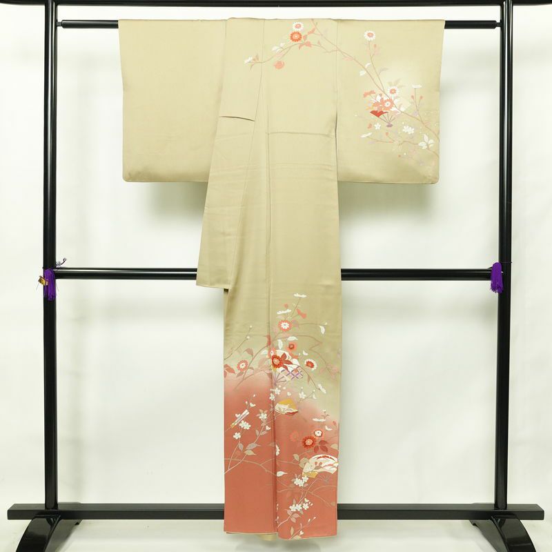 訪問着 良品 一つ紋付き 正絹 木の葉・植物柄 袷仕立て 身丈156.5cm 裄丈64.5cm 金彩 フォーマル 着物 扇子 ベージュ_画像2