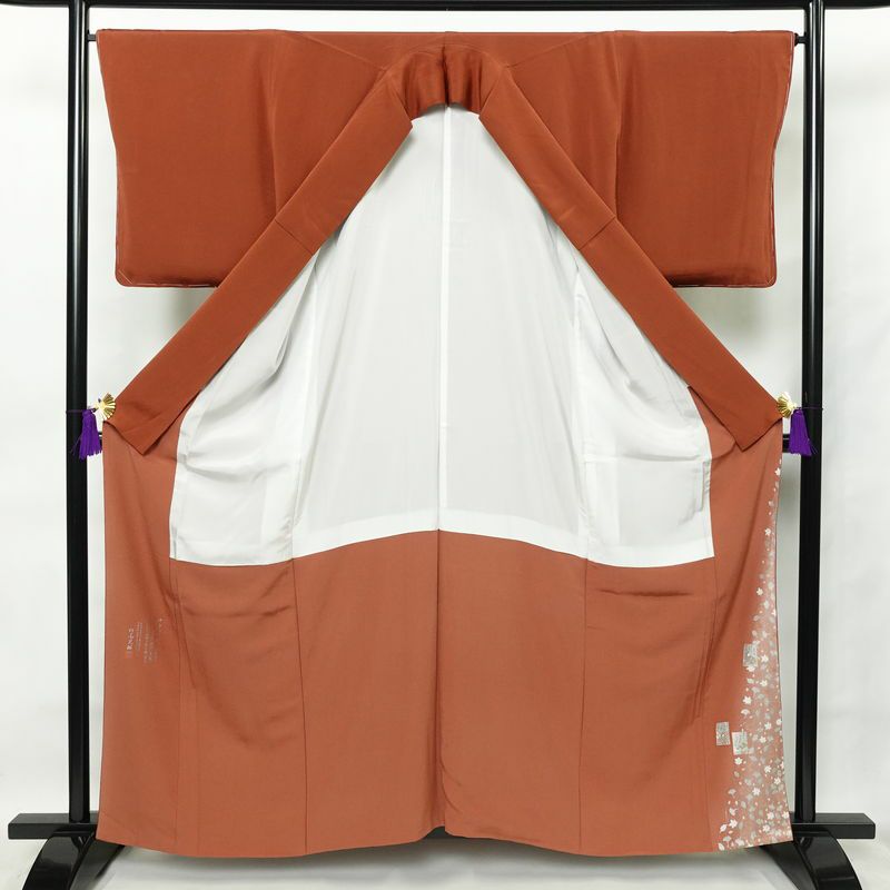 色無地 松尾光琳 縮緬 しつけ糸付き 一つ紋付き 正絹 無地 袷仕立て 身丈160cm 裄丈66cm 箔 フォーマル 着物 柄八掛 茶_画像3