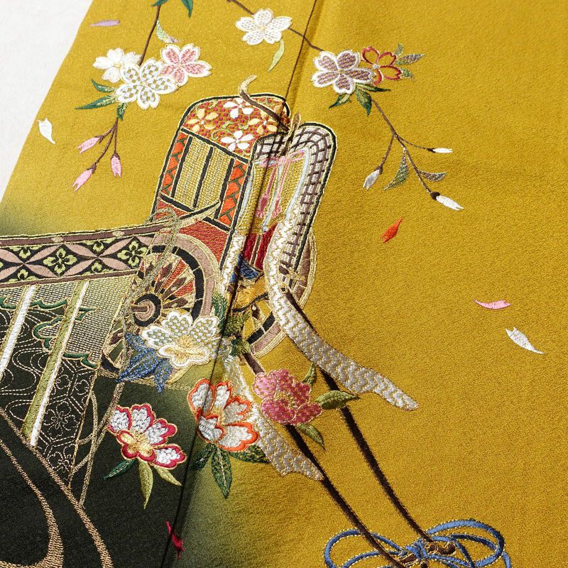 振袖 良品 御所車 金駒刺繍 正絹 古典柄 袷仕立て 身丈177.5cm 裄丈73.5cm 刺繍 金糸 着物 桜 黄・黄土色_画像6