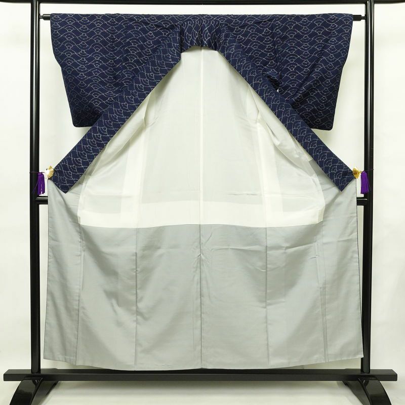 紬 良品 正絹 古典柄 袷仕立て 身丈155.5cm 裄丈63.5cm 着物 青海波 青・紺_画像3