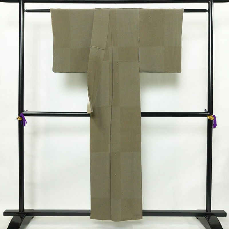 小紋 縮緬 正絹 チェック・格子柄 袷仕立て 身丈154cm 裄丈63cm 着物 緑・うぐいす色_画像2