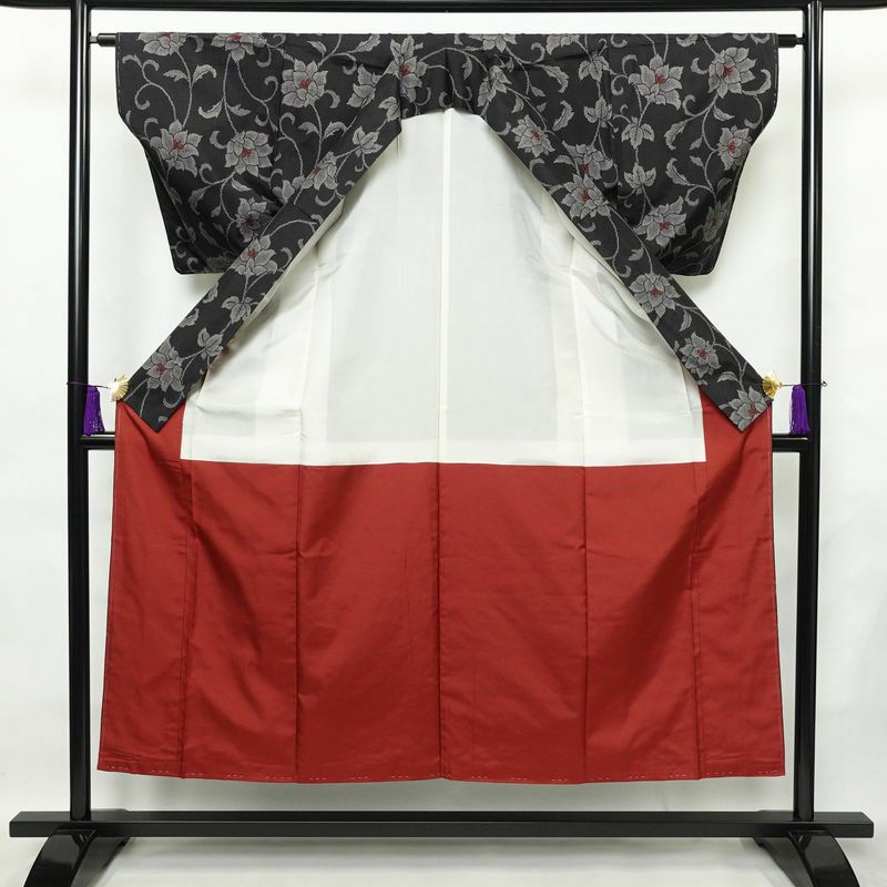 大島紬 証紙なし しつけ糸付き 正絹 花柄 袷仕立て 身丈151.5cm 裄丈63cm 着物 黒_画像3