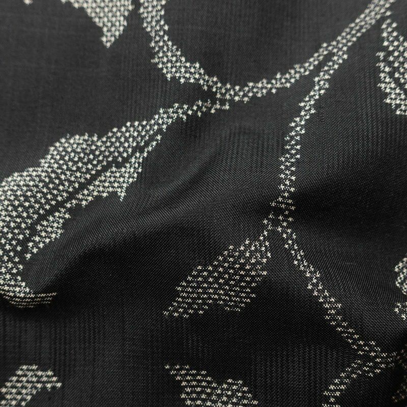 大島紬 証紙なし しつけ糸付き 正絹 花柄 袷仕立て 身丈151.5cm 裄丈63cm 着物 黒_画像21