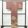 訪問着 良品 しつけ糸付き 金駒刺繍 綸子 一つ紋付き 正絹 古典柄 袷仕立て 身丈159.5cm 裄丈65.5cm 箔 共八掛 金彩 フォーマル 着物 小豆・エンジ_画像2