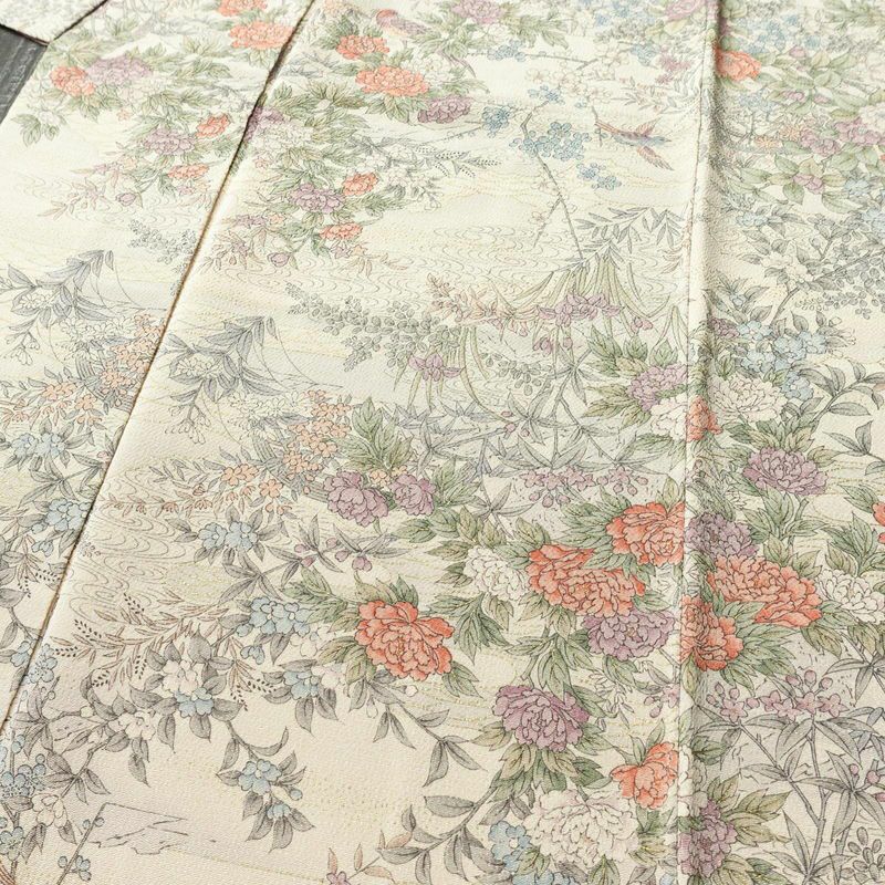 小紋 しつけ糸付き 縮緬 正絹 花柄 袷仕立て 身丈154.5cm 裄丈66cm 金彩 着物 ベージュ_画像5