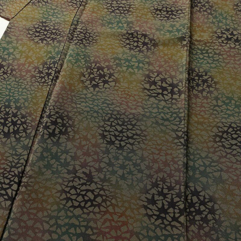 小紋 良品 縮緬 正絹 幾何学柄・抽象柄 袷仕立て 身丈162cm 裄丈67.5cm 着物 緑・うぐいす色_画像5