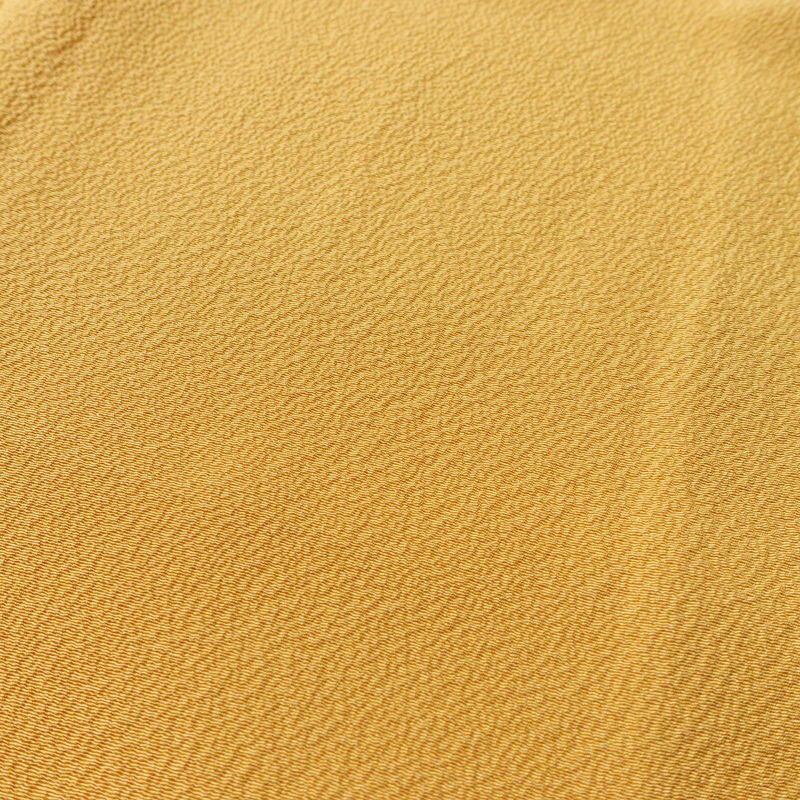 色無地 良品 しつけ糸付き 縮緬 一つ紋付き 正絹 無地 袷仕立て 身丈159cm 裄丈67cm 着物 黄・黄土色_画像6