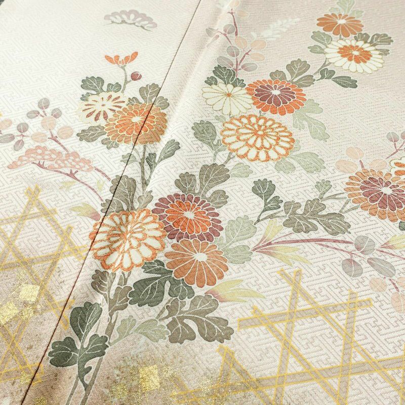 訪問着 良品 綸子 正絹 古典柄 袷仕立て 身丈159.5cm 裄丈65.5cm 箔 一部しつけ糸付き 金彩 フォーマル 着物 菊 薄柿色 小豆・エンジ_画像6