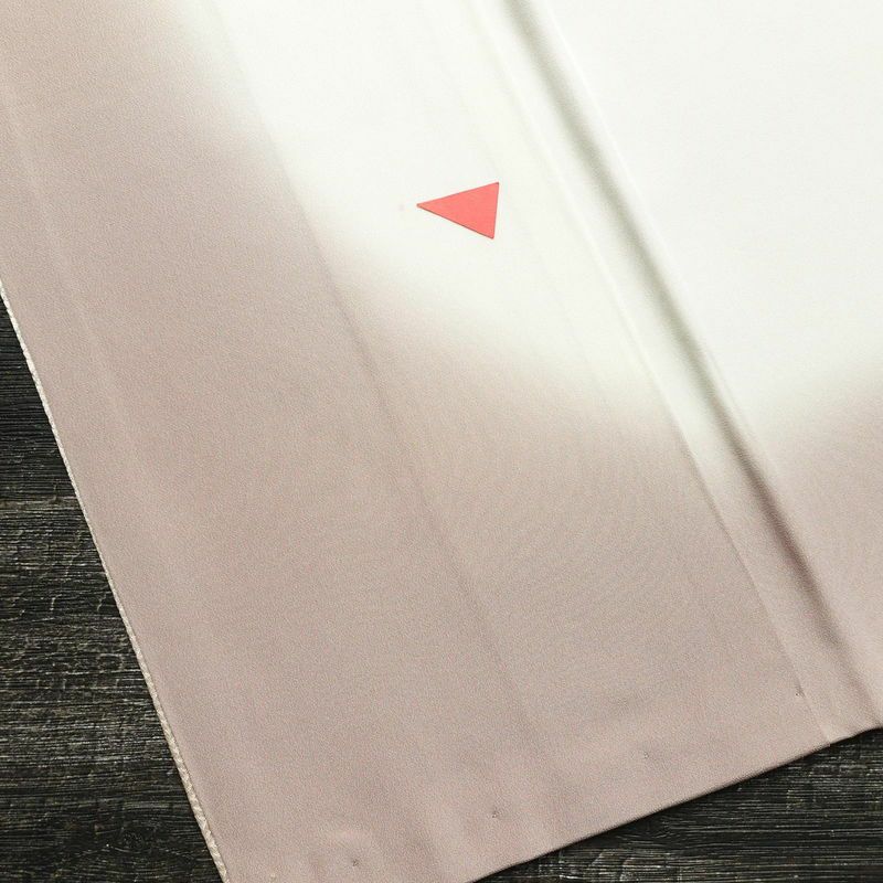 訪問着 良品 綸子 正絹 古典柄 袷仕立て 身丈159.5cm 裄丈65.5cm 箔 一部しつけ糸付き 金彩 フォーマル 着物 菊 薄柿色 小豆・エンジ_画像18