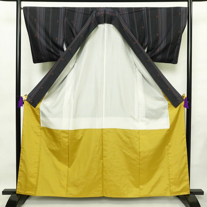 紬 良品 正絹 縞柄・線柄 袷仕立て 身丈162cm 裄丈67cm 着物 つむぎ 青・紺_画像3