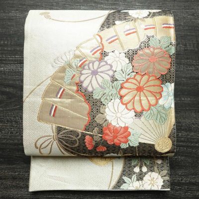 袋帯 六通柄 振袖用 正絹 古典柄 箔 刺繍 金糸 フォーマル 扇子 花 帯 白